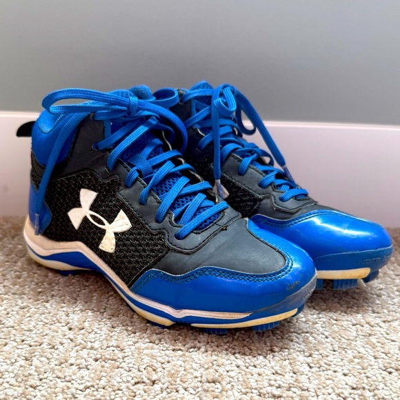 Under Armour SIZE 2Y Baseball/Softball  Rubber Spikes Cleats (youth size) - Picture 1 of 6